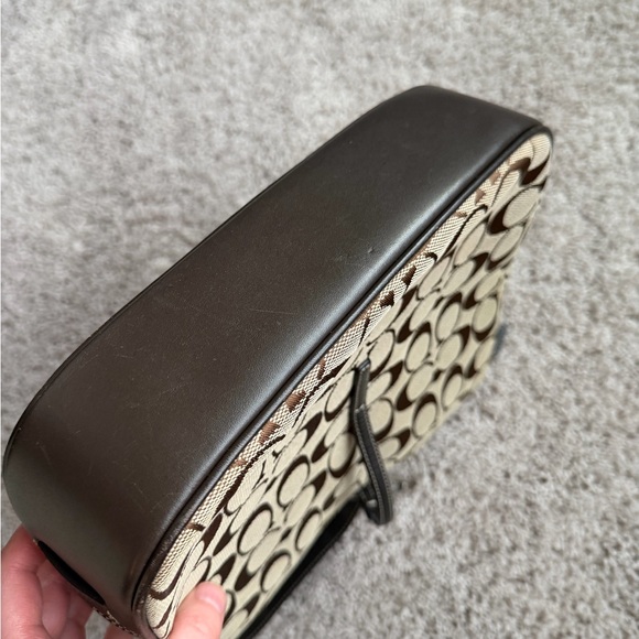 Authentic Coach signature handbag - Picture 5 of 5